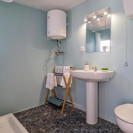 3 Bedroom Cozy In Villanueva Del Rio Y M Holiday home *