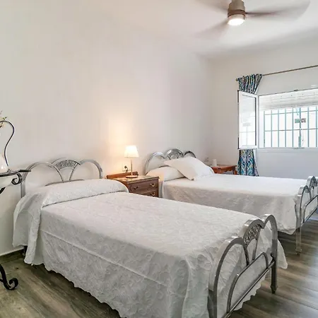 3 Bedroom Cozy In Villanueva Del Rio Y M